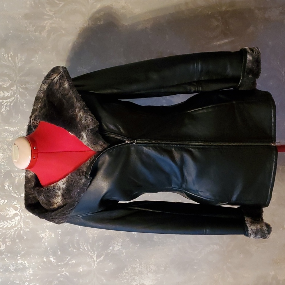 Danier leather hooded jacket - Picture 2 of 16